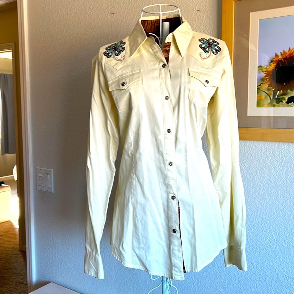 Twenty X western shirt w/ appliqué & embroidery. Snap buttons. Size small.
